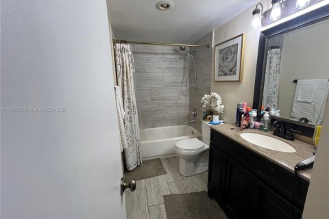 Condo in Lauderhill, Florida, 2 bedrooms  № 1893183 - photo 21