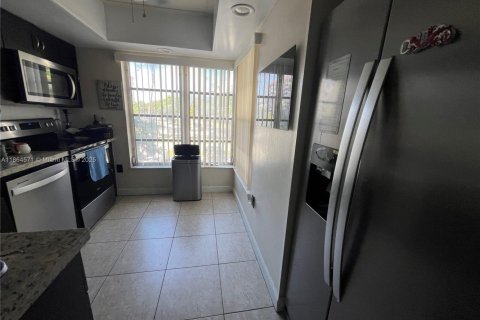 Condo in Lauderhill, Florida, 2 bedrooms  № 1893183 - photo 18