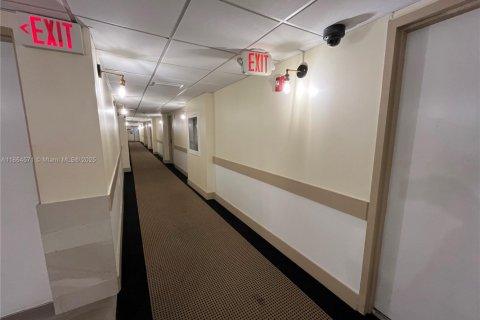 Condo in Lauderhill, Florida, 2 bedrooms  № 1893183 - photo 2