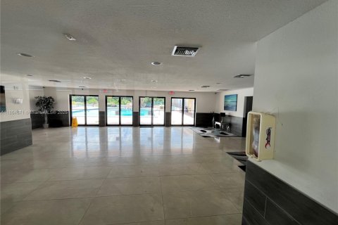Condo in Lauderhill, Florida, 2 bedrooms  № 1893183 - photo 4