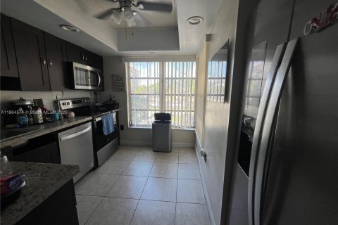 Condo in Lauderhill, Florida, 2 bedrooms  № 1893183 - photo 19