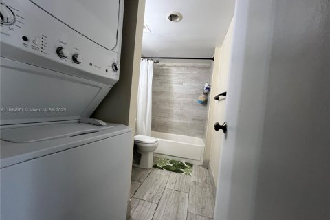 Condo in Lauderhill, Florida, 2 bedrooms  № 1893183 - photo 25