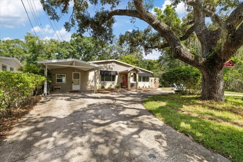 House in Tampa, Florida 3 bedrooms, 167.6 sq.m. № 2197759 - photo 2