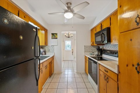 House in Tampa, Florida 3 bedrooms, 167.6 sq.m. № 2197759 - photo 19