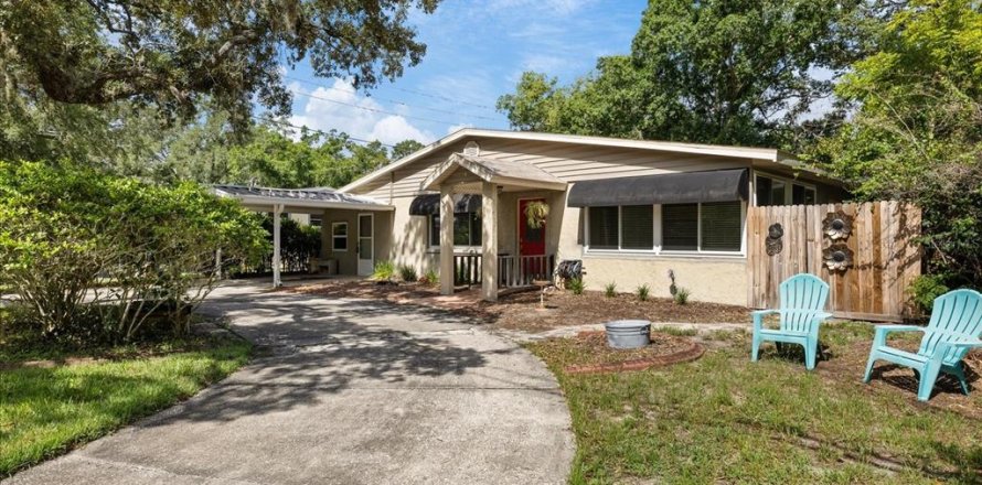 House in Tampa, Florida 3 bedrooms, 167.6 sq.m. № 2197759