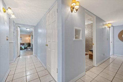 House in Tampa, Florida 3 bedrooms, 167.6 sq.m. № 2197759 - photo 22