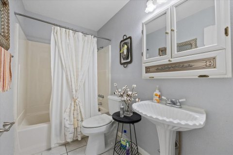 House in Tampa, Florida 3 bedrooms, 167.6 sq.m. № 2197759 - photo 30