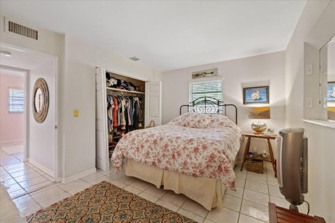 House in Tampa, Florida 3 bedrooms, 167.6 sq.m. № 2197759 - photo 25
