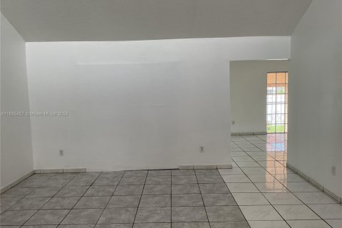 House in Cutler Bay, Florida 4 bedrooms, 202.53 sq.m. № 1937270 - photo 5