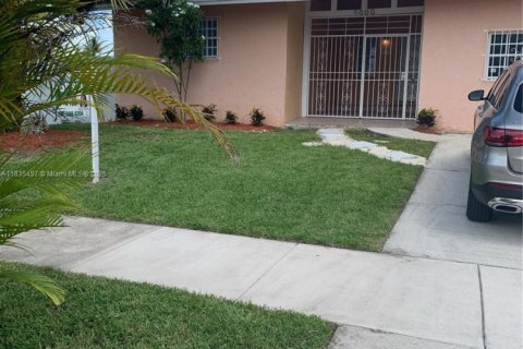 House in Cutler Bay, Florida 4 bedrooms, 202.53 sq.m. № 1937270