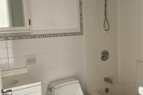 House in Cutler Bay, Florida 4 bedrooms, 202.53 sq.m. № 1937270 - photo 25