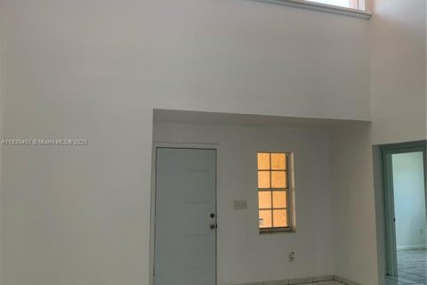 House in Cutler Bay, Florida 4 bedrooms, 202.53 sq.m. № 1937270 - photo 6