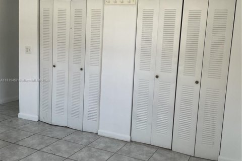 House in Cutler Bay, Florida 4 bedrooms, 202.53 sq.m. № 1937270 - photo 18