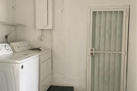 House in Cutler Bay, Florida 4 bedrooms, 202.53 sq.m. № 1937270 - photo 27