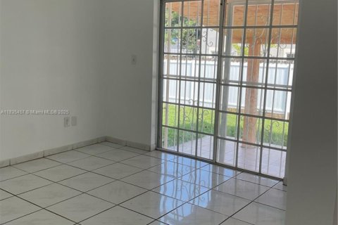 House in Cutler Bay, Florida 4 bedrooms, 202.53 sq.m. № 1937270 - photo 8