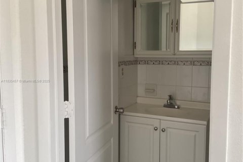 House in Cutler Bay, Florida 4 bedrooms, 202.53 sq.m. № 1937270 - photo 24