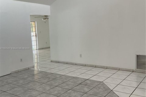 House in Cutler Bay, Florida 4 bedrooms, 202.53 sq.m. № 1937270 - photo 7