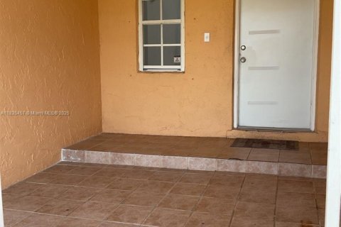 House in Cutler Bay, Florida 4 bedrooms, 202.53 sq.m. № 1937270 - photo 4