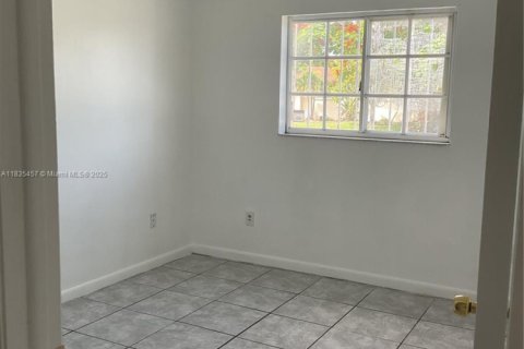 House in Cutler Bay, Florida 4 bedrooms, 202.53 sq.m. № 1937270 - photo 15