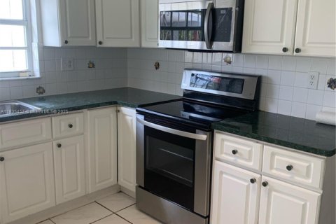 House in Cutler Bay, Florida 4 bedrooms, 202.53 sq.m. № 1937270 - photo 10