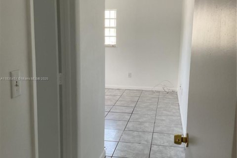 House in Cutler Bay, Florida 4 bedrooms, 202.53 sq.m. № 1937270 - photo 16