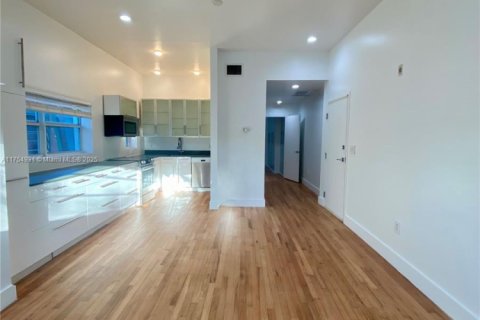 Купить кондоминиум в Майами-Бич, Флорида 1 спальня, 60.39м2, № 1958285 - фото 2