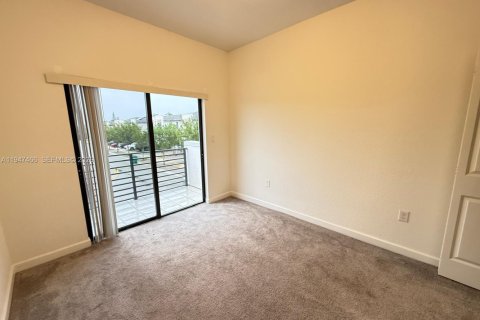 Touwnhouse à louer à Miami, Floride: 3 chambres, 154.4 m2 № 2003389 - photo 10