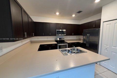 Touwnhouse à louer à Miami, Floride: 3 chambres, 154.4 m2 № 2003389 - photo 6