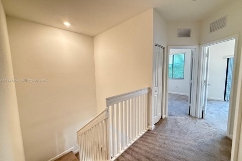 Touwnhouse à louer à Miami, Floride: 3 chambres, 154.4 m2 № 2003389 - photo 16