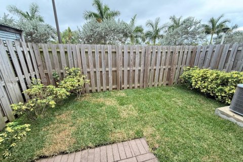 Touwnhouse à louer à Miami, Floride: 3 chambres, 154.4 m2 № 2003389 - photo 18