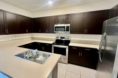 Townhouse in Miami, Florida 3 bedrooms, 154.4 sq.m. № 2003389 - photo 2