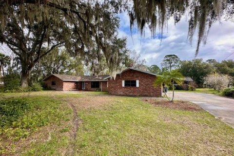 House in DeLand, Florida 4 bedrooms, 274.15 sq.m. № 1832622 - photo 2