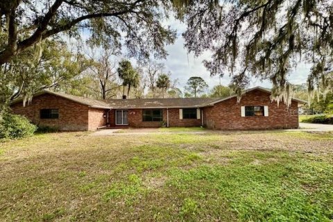 House in DeLand, Florida 4 bedrooms, 274.15 sq.m. № 1832622 - photo 1