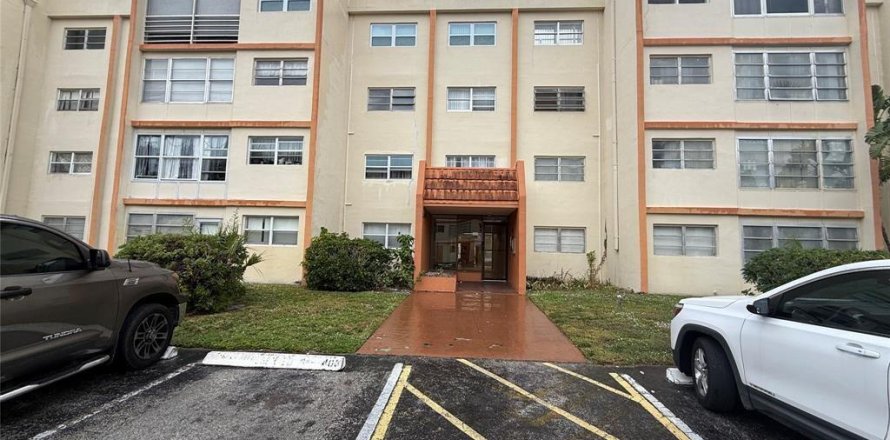 Condo in Lauderhill, Florida, 2 bedrooms  № 2242002