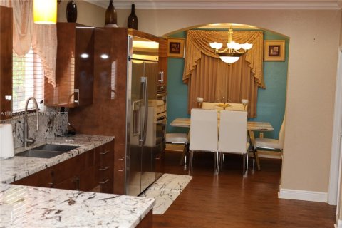 Villa ou maison à vendre à Miami Gardens, Floride: 6 chambres, 313.92 m2 № 1979209 - photo 8