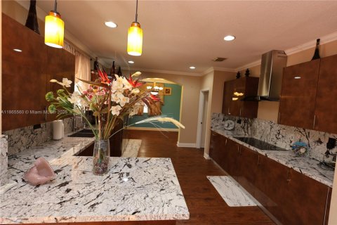 Villa ou maison à vendre à Miami Gardens, Floride: 6 chambres, 313.92 m2 № 1979209 - photo 4