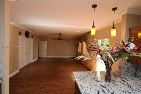 Villa ou maison à vendre à Miami Gardens, Floride: 6 chambres, 313.92 m2 № 1979209 - photo 9