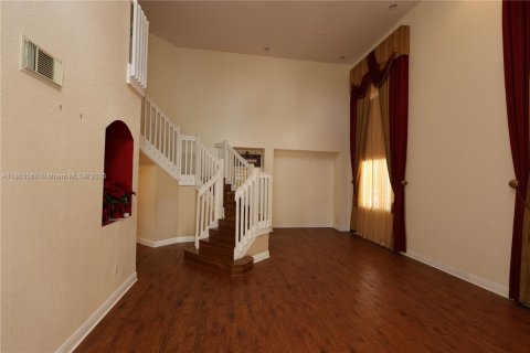 Villa ou maison à vendre à Miami Gardens, Floride: 6 chambres, 313.92 m2 № 1979209 - photo 13