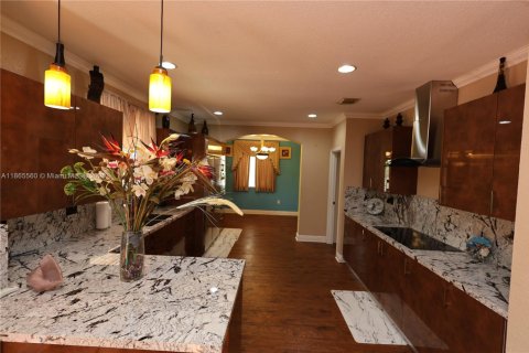 Villa ou maison à vendre à Miami Gardens, Floride: 6 chambres, 313.92 m2 № 1979209 - photo 5