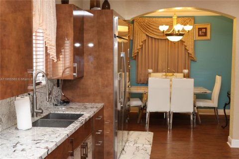 Villa ou maison à vendre à Miami Gardens, Floride: 6 chambres, 313.92 m2 № 1979209 - photo 6