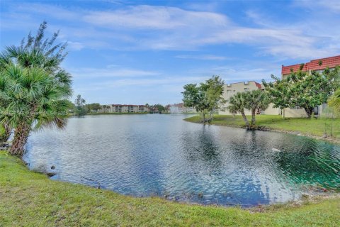 Condo in Sunrise, Florida, 1 bedroom  № 1809231 - photo 26