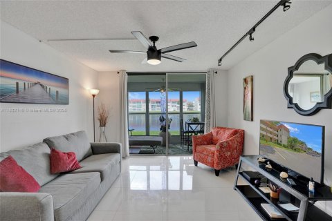 Condo in Sunrise, Florida, 1 bedroom  № 1809231 - photo 9