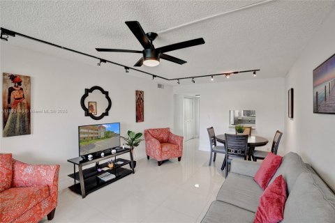 Condo in Sunrise, Florida, 1 bedroom  № 1809231 - photo 10