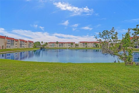 Condo in Sunrise, Florida, 1 bedroom  № 1809231 - photo 19
