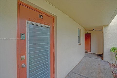Condo in Sunrise, Florida, 1 bedroom  № 1809231 - photo 3