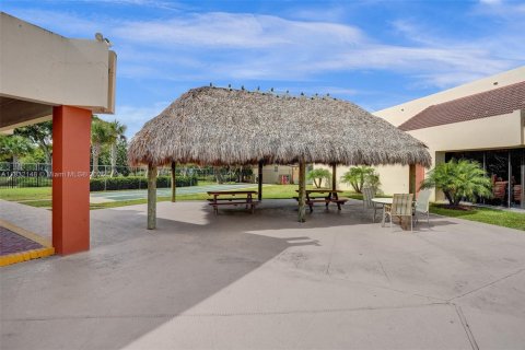 Condo in Sunrise, Florida, 1 bedroom  № 1809231 - photo 25