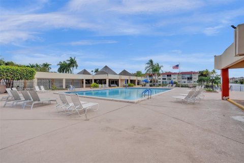 Condo in Sunrise, Florida, 1 bedroom  № 1809231 - photo 28