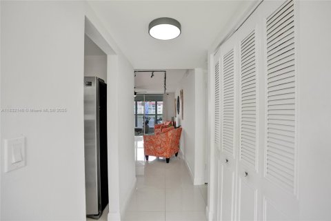 Condo in Sunrise, Florida, 1 bedroom  № 1809231 - photo 7