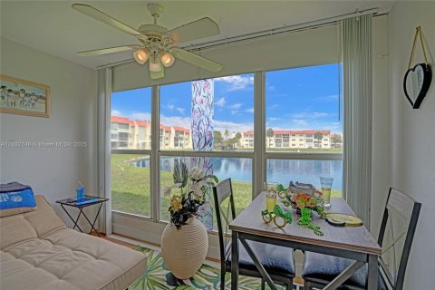 Condo in Sunrise, Florida, 1 bedroom  № 1809231 - photo 16