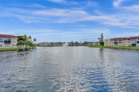 Condo in Sunrise, Florida, 1 bedroom  № 1809231 - photo 22